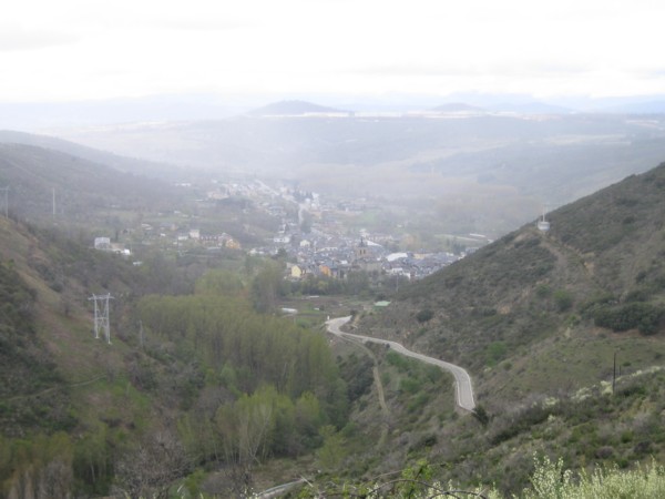 Vista de Molinaseca desde el monte