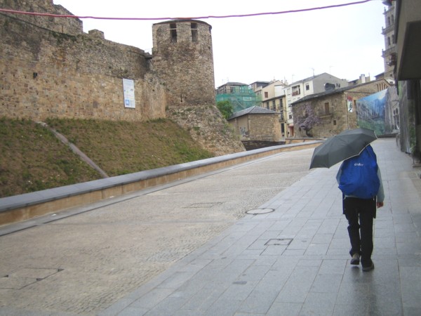 Junto al castillo templario de Ponferrada