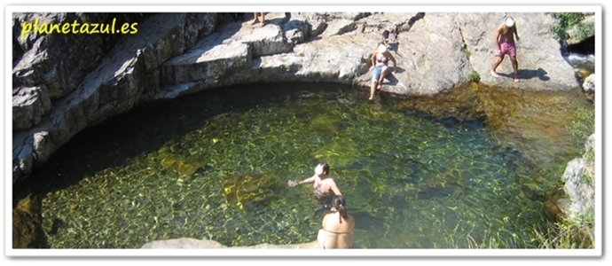 Bañistas en el río Batuecas